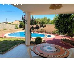 Chalet independiente con piscina privada y jardín