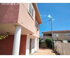 Chalet independiente con piscina privada y jardín