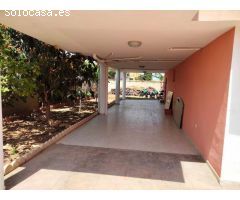 Chalet independiente con piscina privada y jardín