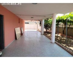 Chalet independiente con piscina privada y jardín