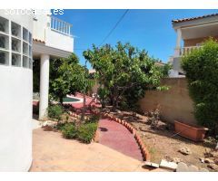 Chalet independiente con piscina privada y jardín