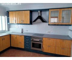 Chalet independiente con piscina privada y jardín