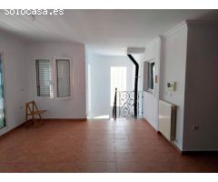Chalet independiente con piscina privada y jardín