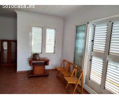 Chalet independiente con piscina privada y jardín