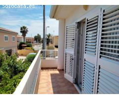 Chalet independiente con piscina privada y jardín