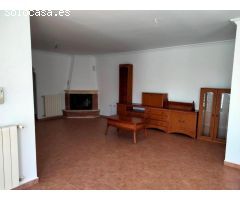 Chalet independiente con piscina privada y jardín