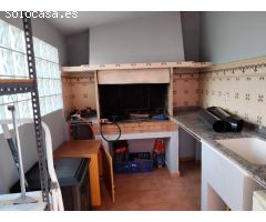 Chalet independiente con piscina privada y jardín
