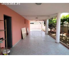 Chalet independiente con piscina privada y jardín