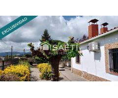 Casa esquinera en urbanización tranquila