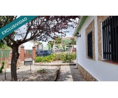 Casa esquinera en urbanización tranquila