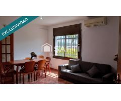 Casa esquinera en urbanización tranquila