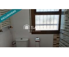 Casa esquinera en urbanización tranquila
