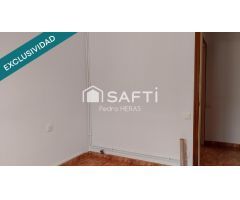 Casa esquinera en urbanización tranquila