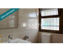 Casa esquinera en urbanización tranquila