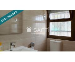 Casa esquinera en urbanización tranquila