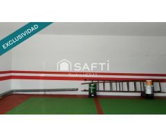 Casa esquinera en urbanización tranquila
