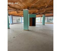 Amplio y atractivo local comercial en Palencia.
