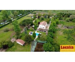 Casa con terreno vallado y piscina en Palencia