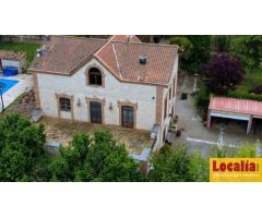 Casa con terreno vallado y piscina en Palencia
