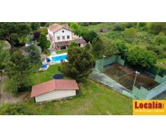 Casa con terreno vallado y piscina en Palencia