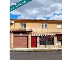 ¡Fantástico adosado en venta en la Barriada de Llera!