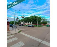 ¡Fantástico adosado en venta en la Barriada de Llera!