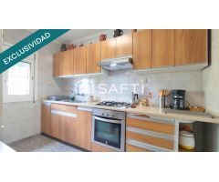 CASA DE 4 HABITACIONES DOBLES CON PISCINA Y JARDIN.