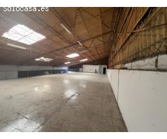 EN VENTA NAVE INDUSTRIAL EN EXELENTE UBICACIÓN EN MALAGA . 