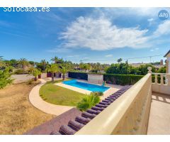 Casa en Cabo Roig, 4 dormitorios, 300 m2