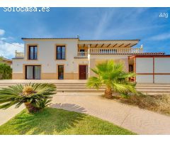 Casa en Cabo Roig, 4 dormitorios, 300 m2