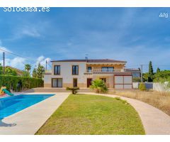 Casa en Cabo Roig, 4 dormitorios, 300 m2