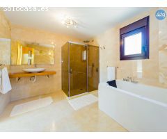 Casa en Cabo Roig, 4 dormitorios, 300 m2