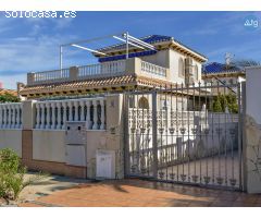 Villa en La Mata, área 250 m2