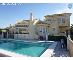 Villa en Alicante, 4 dormitorios, área 220 m2