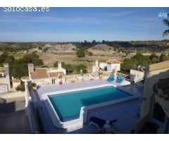 Villa en Alicante, 4 dormitorios, área 220 m2