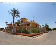 Villa en Torrevieja, 283 m2