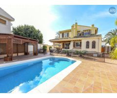 Villa en Dehesa de Campoamor, 4 dormitorios, 223 m2