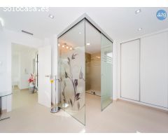 Villa en La Zenia, 4 dormitorios, 380 m2