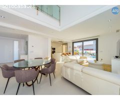 Villa en La Zenia, 4 dormitorios, 380 m2