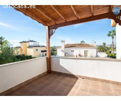 Adosado en Torrevieja, 217 m2