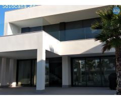 Villa en La Marina, 4 dormitorios, 436 m2