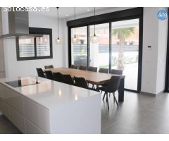 Villa en La Marina, 4 dormitorios, 436 m2