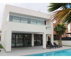 Villa en La Marina, 4 dormitorios, 436 m2