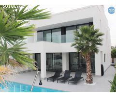 Villa en La Marina, 4 dormitorios, 436 m2