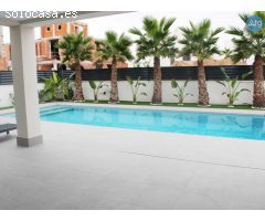 Villa en La Marina, 4 dormitorios, 436 m2