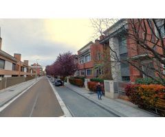 ESPECTACULAR CHALET DE 4 PLANTAS EN URBANIZACIÓN PRIVADA, EN LAS VILLAS DE EL PERAL