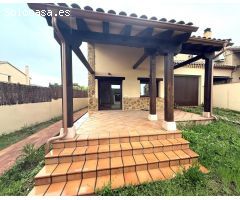 CHALET DE 4 DORMITORIOS, LISTO PARA ENTRAR A VIVIR, EN TORRECABALLEROS (SEGOVIA)
