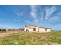 IMPRESIONANTE CASA DE CAMPO DE 350M2 EN PARCELA DE 6.500 M2 LISTA PARA ENTRAR A VIVIR.