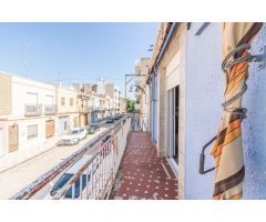 CASA CON BAJO COMERCIAL Y VIVIENDA EN PRIMERA PLANTA