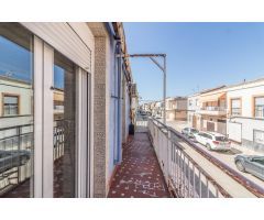 CASA CON BAJO COMERCIAL Y VIVIENDA EN PRIMERA PLANTA